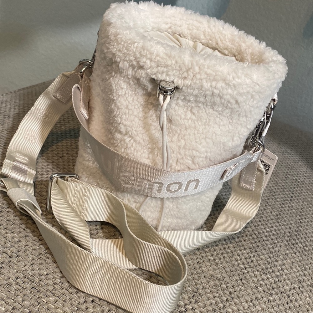 NWT Lululemon Crossbody‎ Fleece Bucket Bag White Opal 2.5L - RARE 🦄